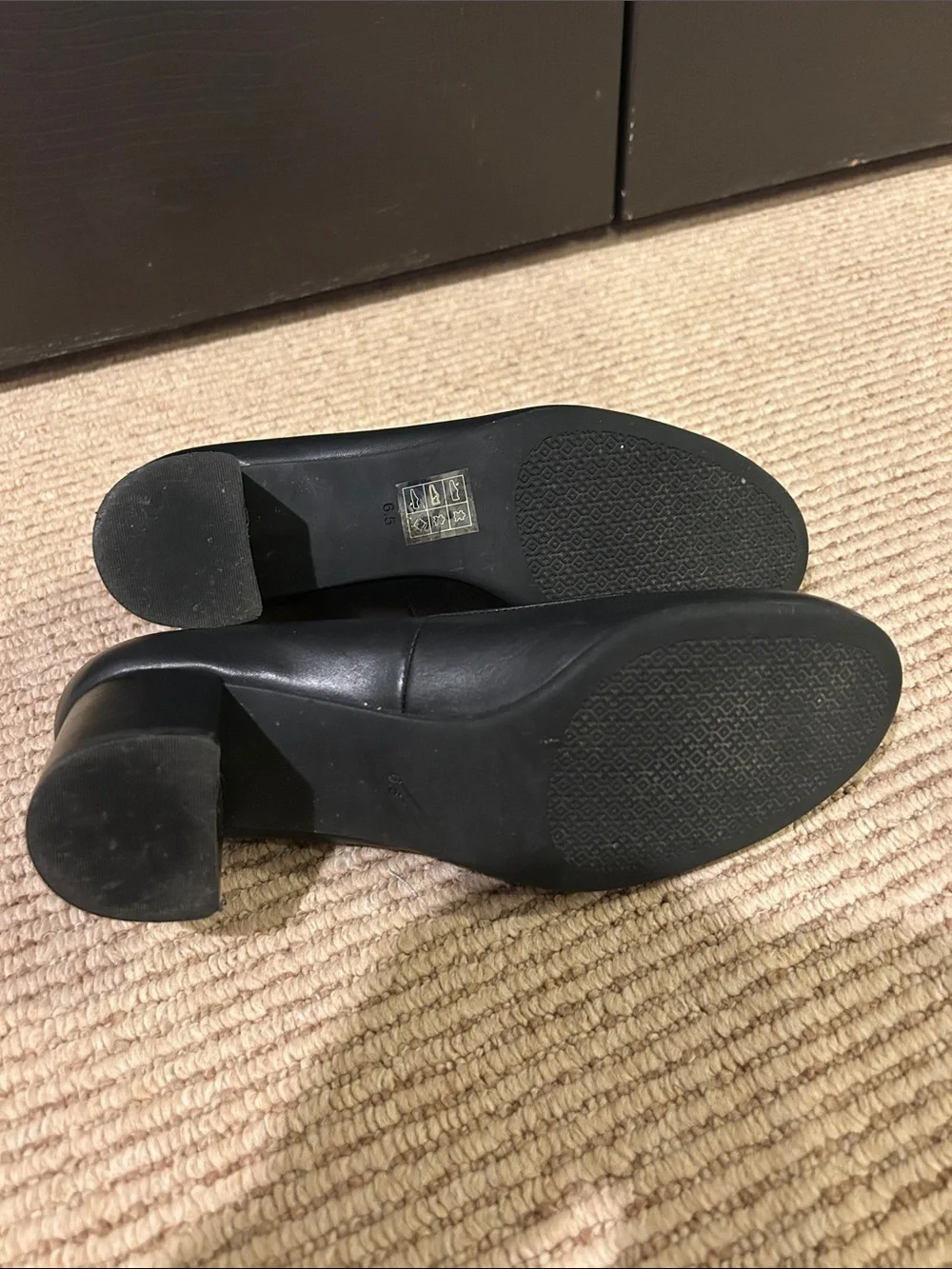 Tory Burch Black Leather Heels with Gold Logo Medallion